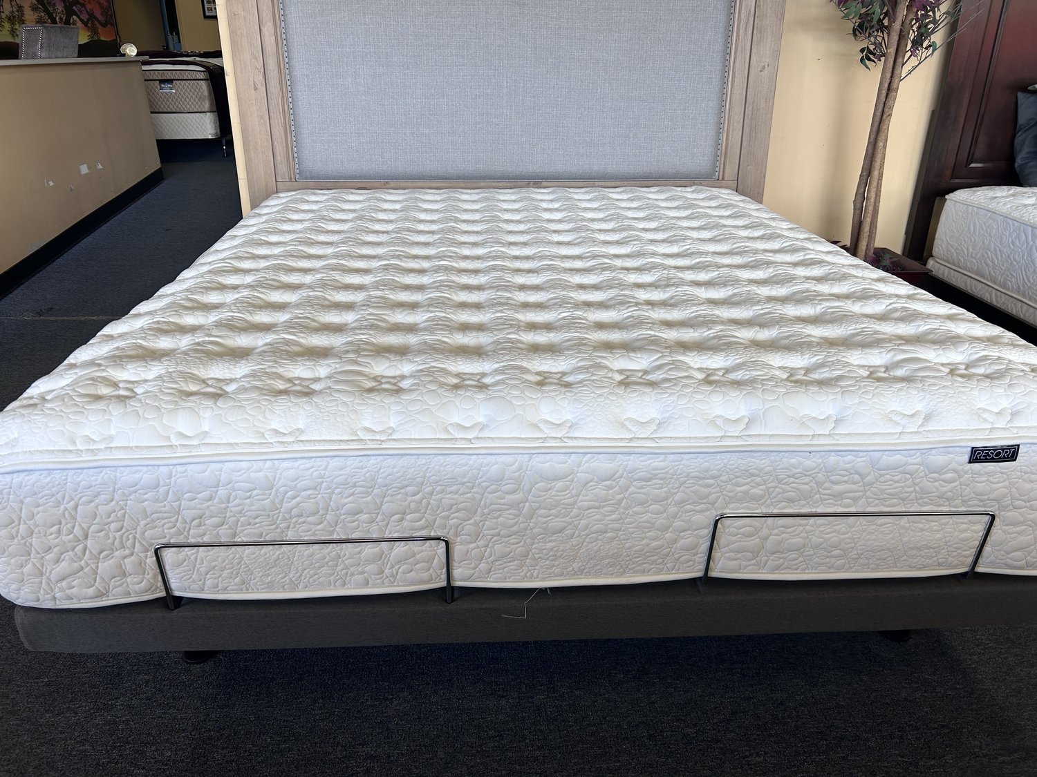 SPRING PEDIC Resort Hybrid Luxury Plush Mattress